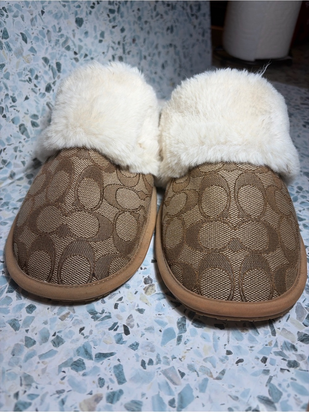 Coach Signature Faux Fur Scuff Slippers Khaki Chalk US 9B Women - Picture 6 of 7